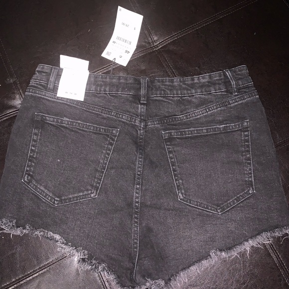 Brand new black zara shorts size 14 - Picture 2 of 2